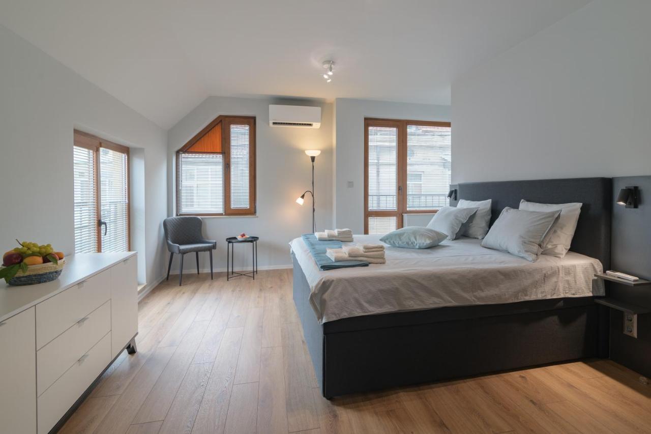 Magdalena Apartment - Two Bathrooms, Perfect City Center Varna Exterior photo