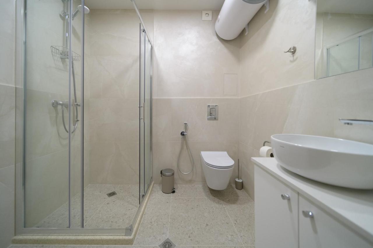 Magdalena Apartment - Two Bathrooms, Perfect City Center Varna Exterior photo