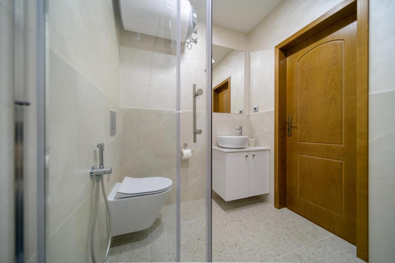 Magdalena Apartment - Two Bathrooms, Perfect City Center Varna Exterior photo