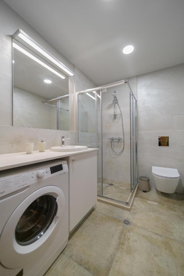 Magdalena Apartment - Two Bathrooms, Perfect City Center Varna Exterior photo